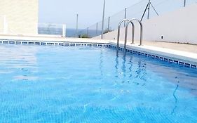 Adosado con fantásticas vistas al mar y piscina.